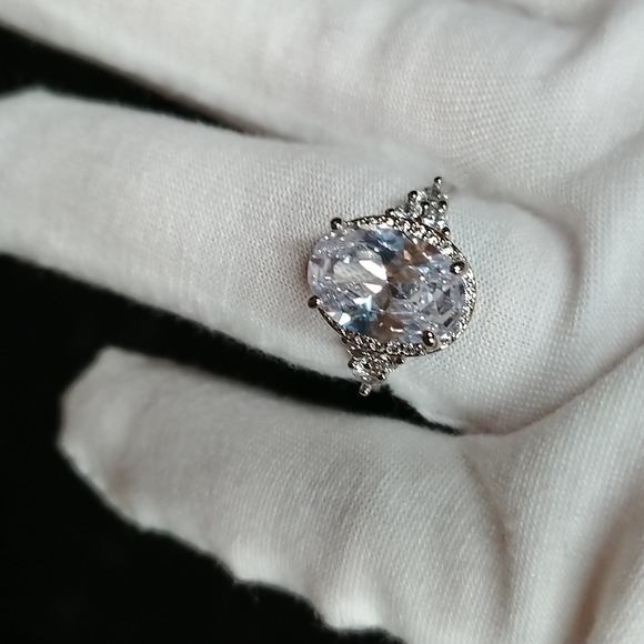 💖Gorgeous 925 Silver and White Sapphire set of Ring and Earrings size 7 - Picture 5 of 11